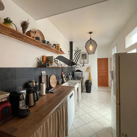 Pensión Cocon Bleu - Maison Idealement Situee Avec Jardin Rochefort (Charente-Maritime)